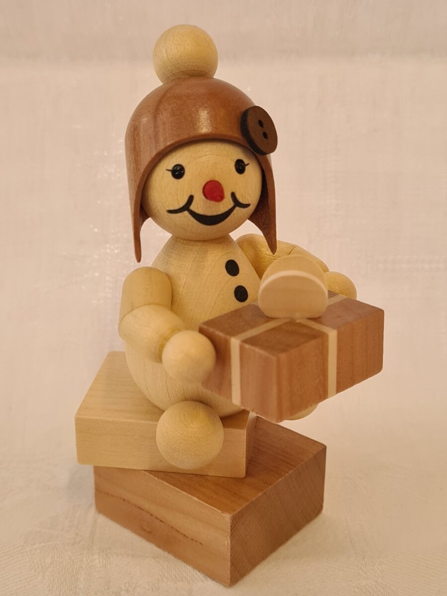 Wagner Schneemädchen mit Geschenk